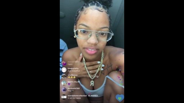 Instagram thot rozay molly showing love melons and bawdy cleft on live